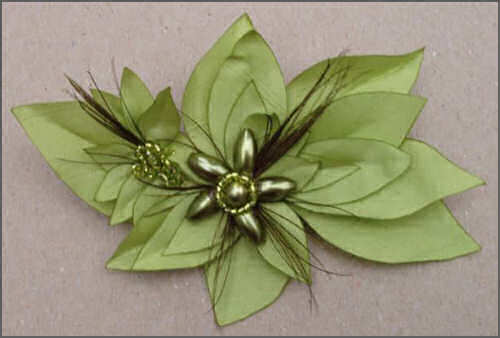 Blade i taft med p&aring;fuglefjer