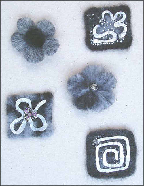 Diverse pynt i uld og bonzaitr&aring;d