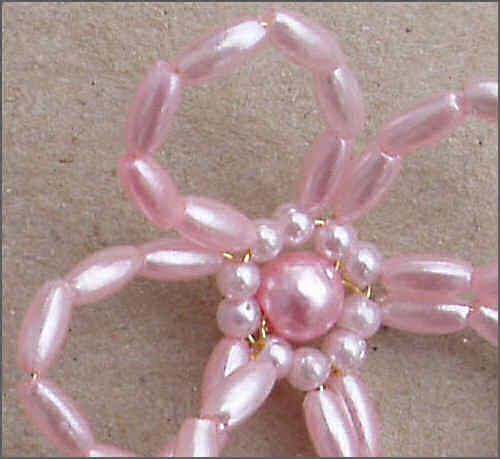 Detalje af blomster i perler