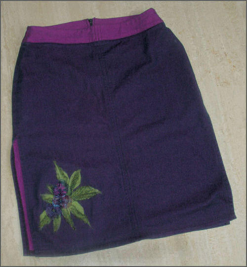 Nederdel med filtpynt