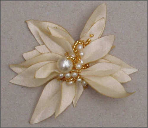 Bladbroche med perler