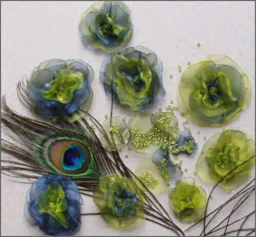 Blomster af organzacirkler og perle