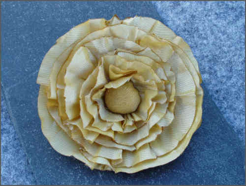 Blomst i taft og organza